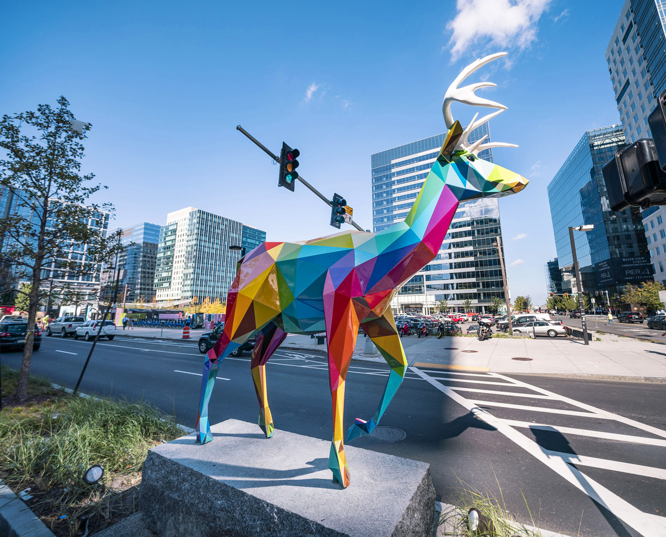مجسمه های رنگارنگ Okuda در خیابان های بوستون